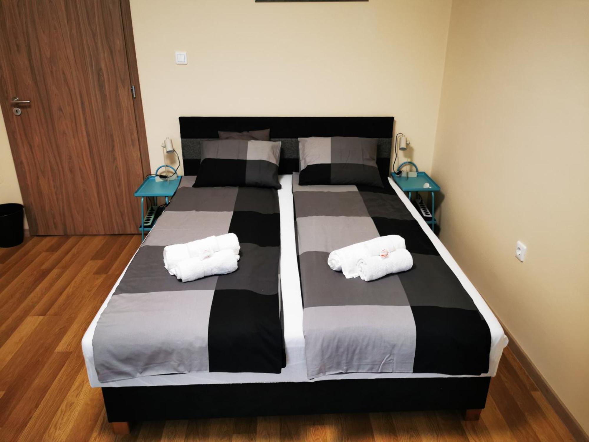 Central Park Apartman Szekszárd Dış mekan fotoğraf
