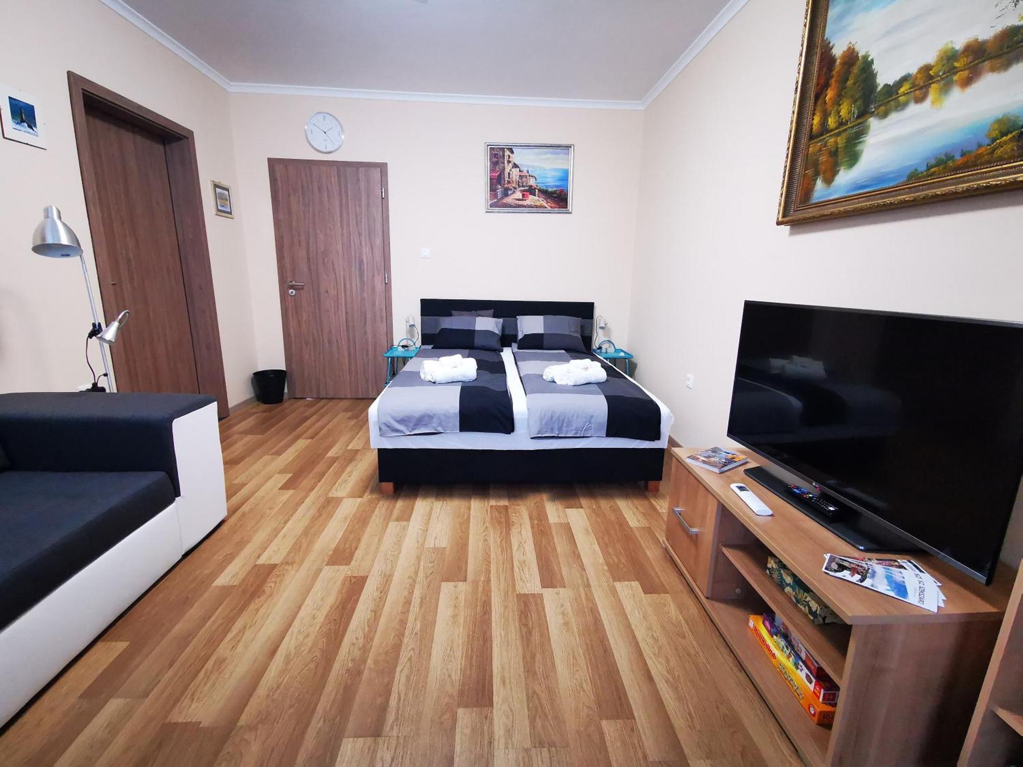 Central Park Apartman Szekszárd Dış mekan fotoğraf